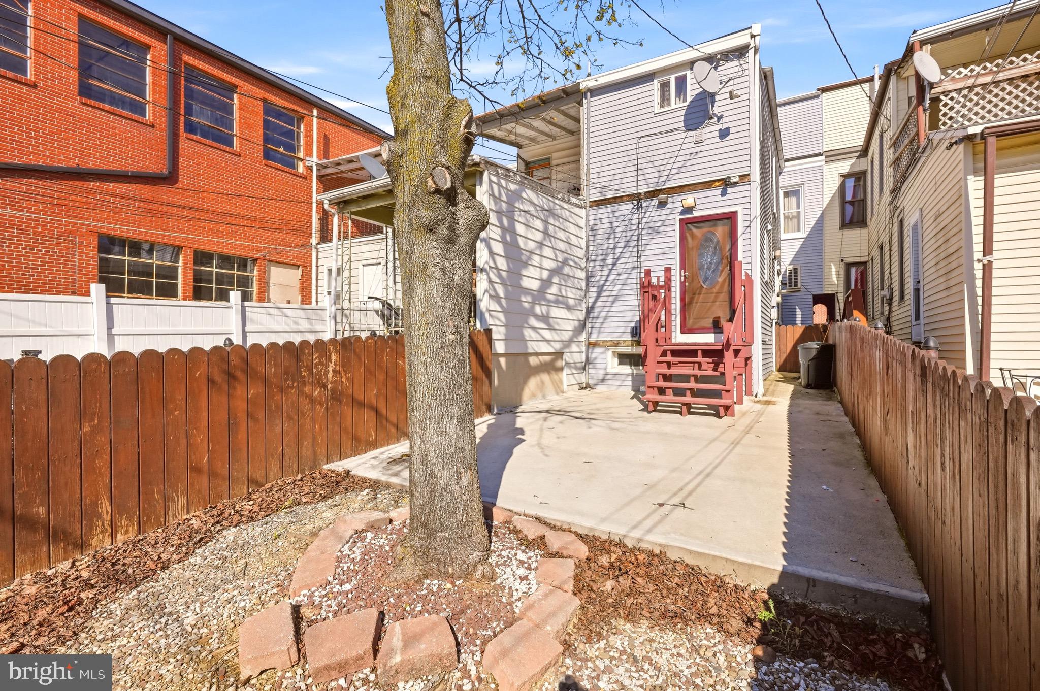 1232 Locust Street Reading, PA 19604 - Photo 41 of 46