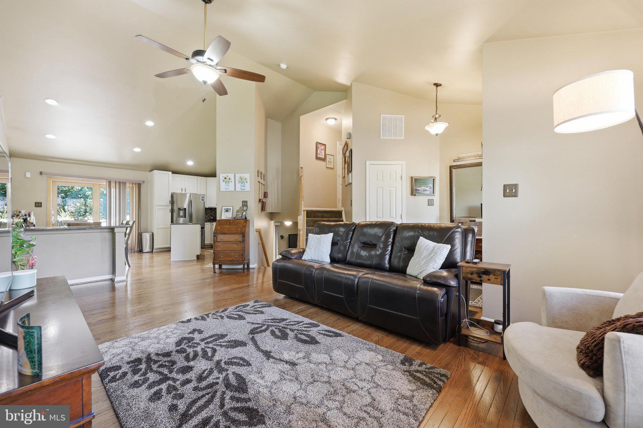 6154 Downs Ridge Court Elkridge, MD 21075 - Photo 25 of 58 living room