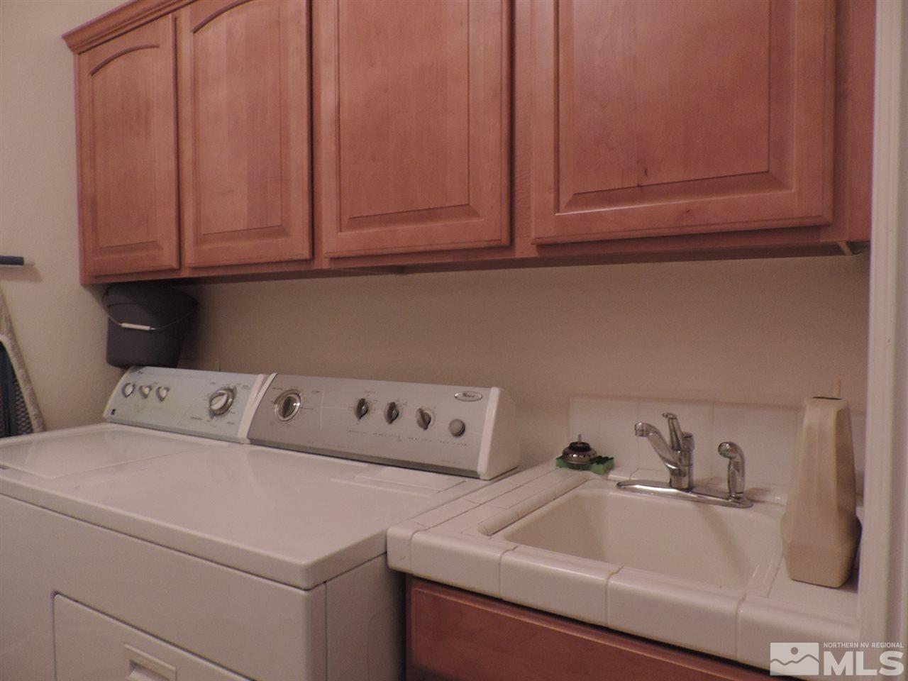 9101 Quilberry Way Reno, NV 89523 - Photo 7 of 20 a utility room with dryer and washer