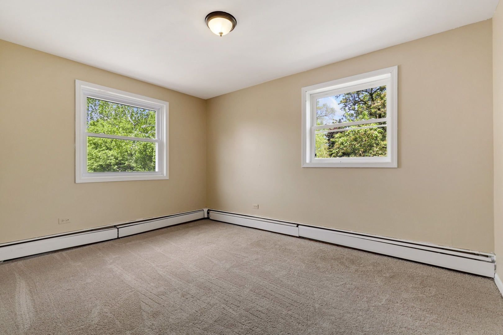 1010 South Summit Street Barrington, IL 60010 - Photo 25 of 48 an empty room with windows