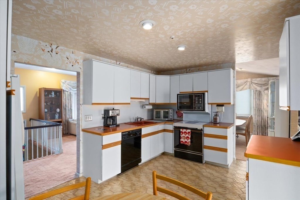 95 Esty Farm Road Newton, MA 02459 - Photo 12 of 41