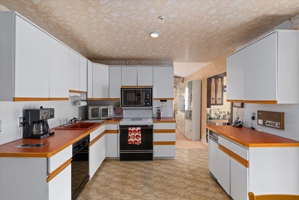 95 Esty Farm Road Newton, MA 02459 - Photo 13 of 41