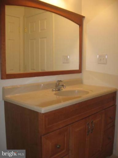 3221 Vickers Road Baltimore, MD 21216 - Photo 10 of 25 Bath #2