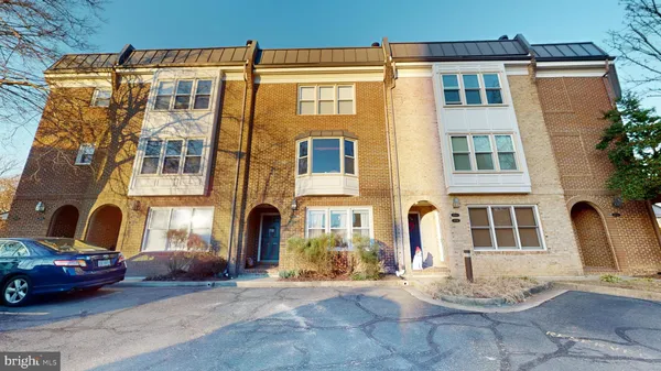 $2,099 | 1503 12th Street North, Unit B, Arlington, VA 22209