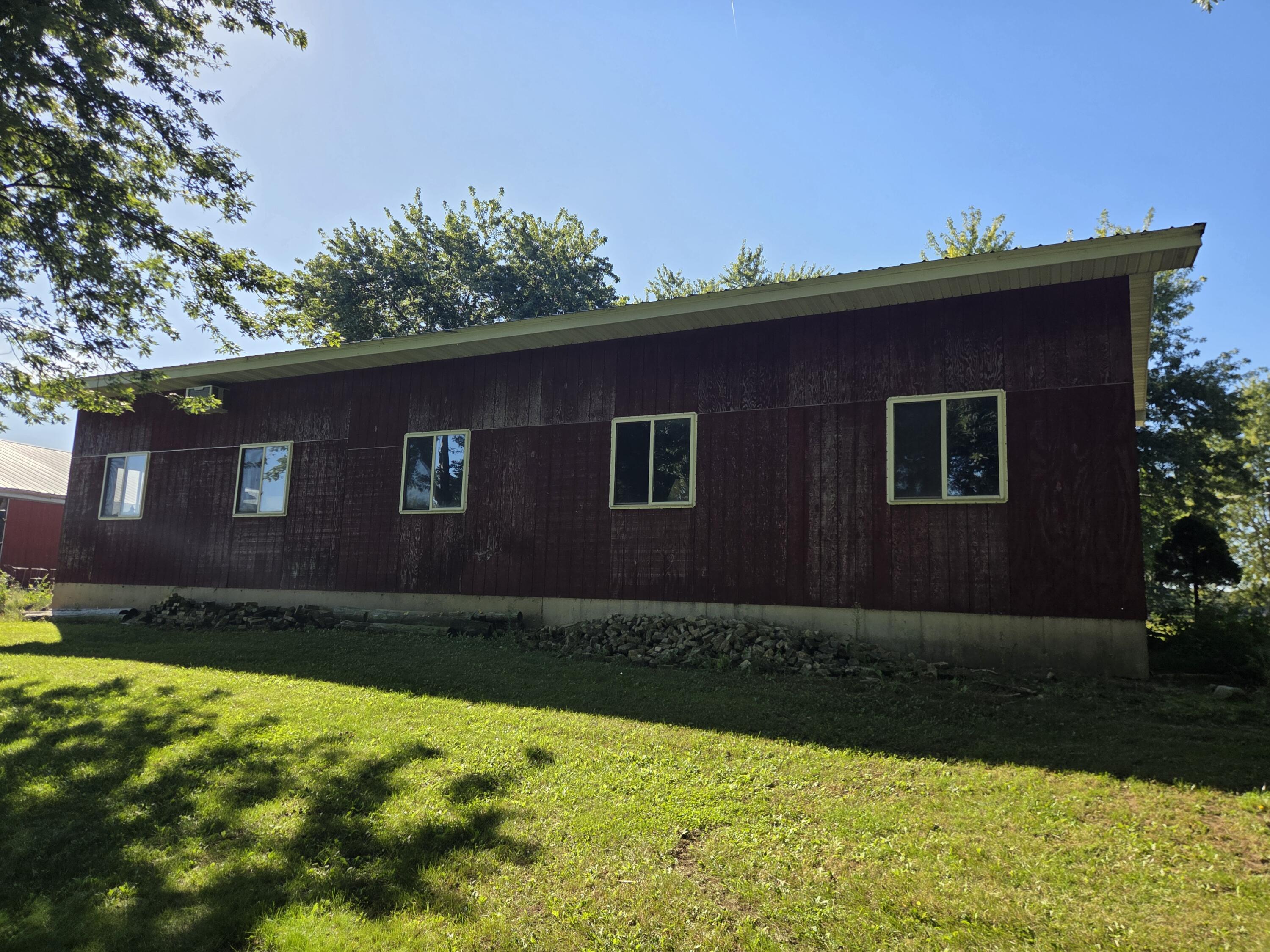 5546 Langer Road Medina, WI 53559 - Photo 23 of 27 Back of Shop