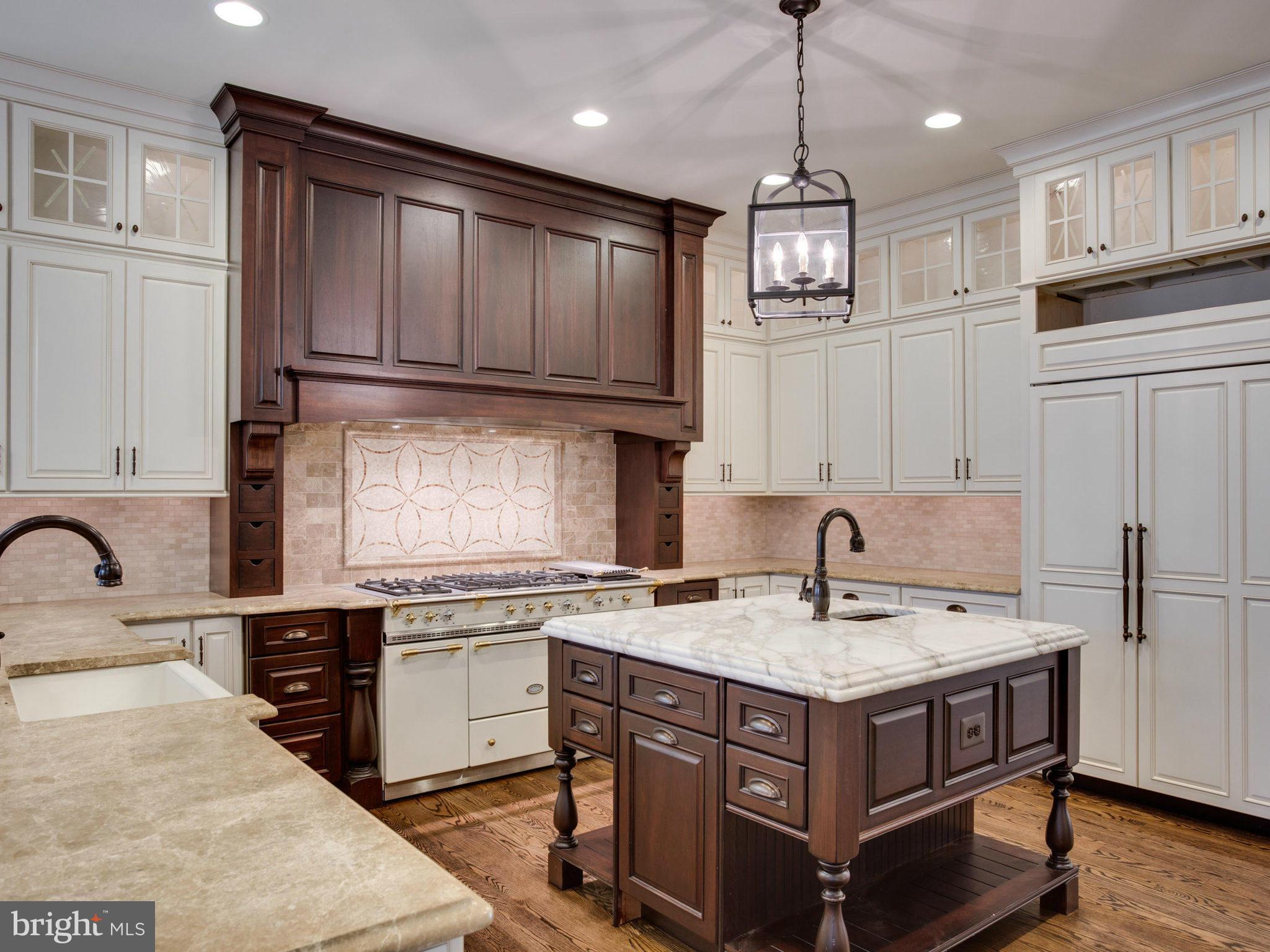 926 Douglass Drive McLean, VA 22101 - Photo 4 of 29 a kitchen with a sink stove and cabinets