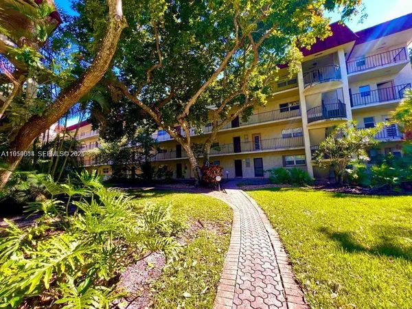 a view of a back yard of the house