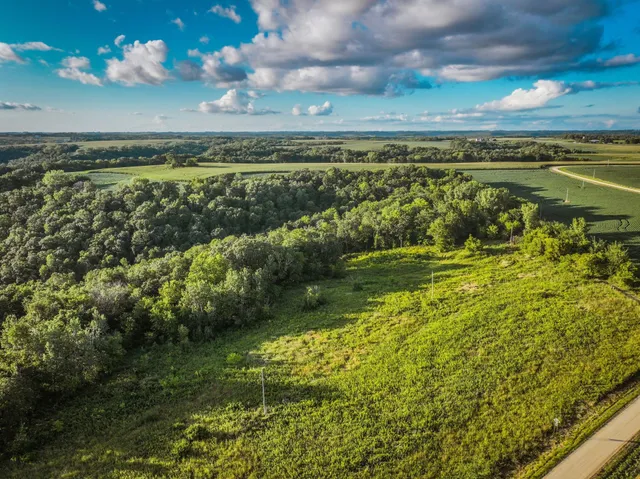 $850,000 | 2740 Christianson Hill Road, Houston, MN 55943