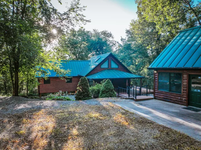 $850,000 | 2740 Christianson Hill Road, Houston, MN 55943