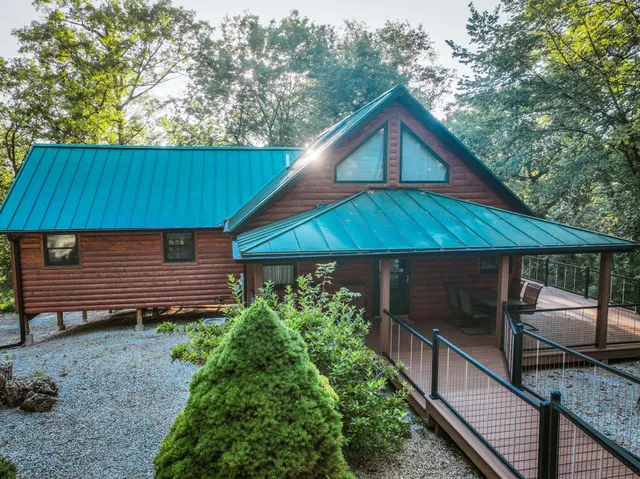 $850,000 | 2740 Christianson Hill Road, Houston, MN 55943