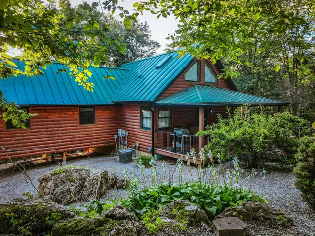 $850,000 | 2740 Christianson Hill Road, Houston, MN 55943