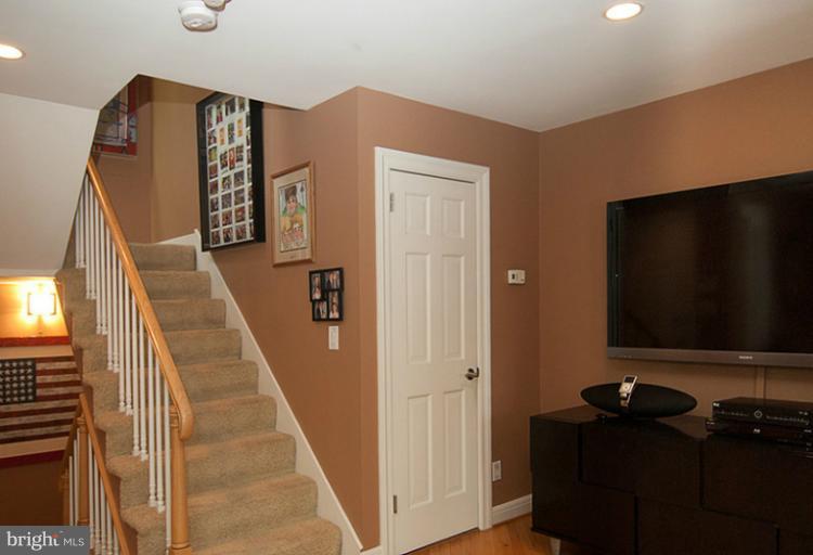 4822 Hampden Lane, Unit R Bethesda, MD 20814 - Photo 18 of 22 TV Viewing area off 1/2 Bath