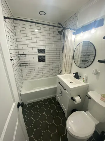 $325,000 | 513 Fenton Avenue, Romeoville, IL 60446