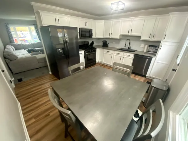 $325,000 | 513 Fenton Avenue, Romeoville, IL 60446