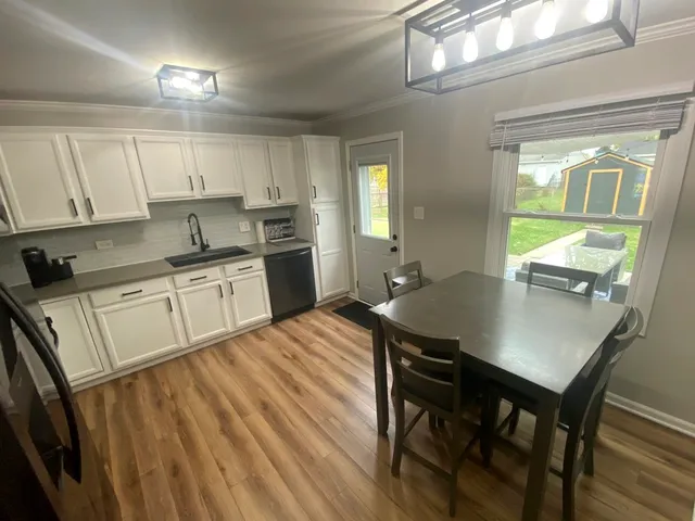 $325,000 | 513 Fenton Avenue, Romeoville, IL 60446