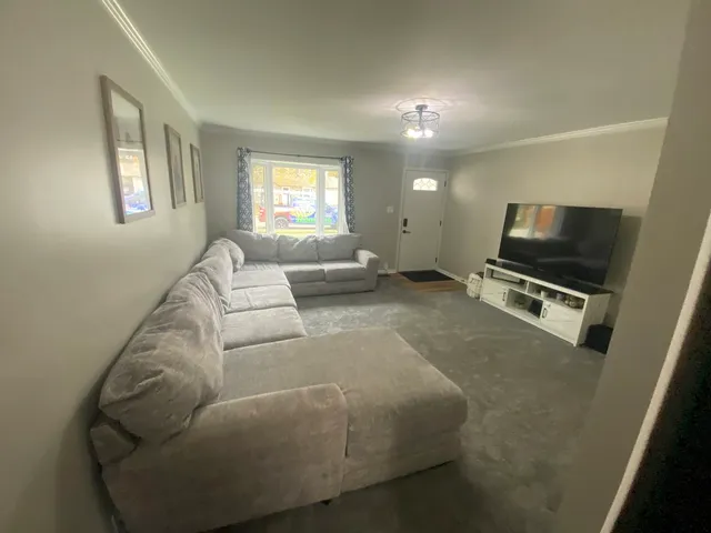 $325,000 | 513 Fenton Avenue, Romeoville, IL 60446