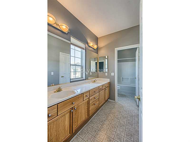 270 Liberty Point Court Henderson, NV 89052 - Photo 18 of 34 Bathroom. Jack & Jill Bath between bedroom 2 and 3