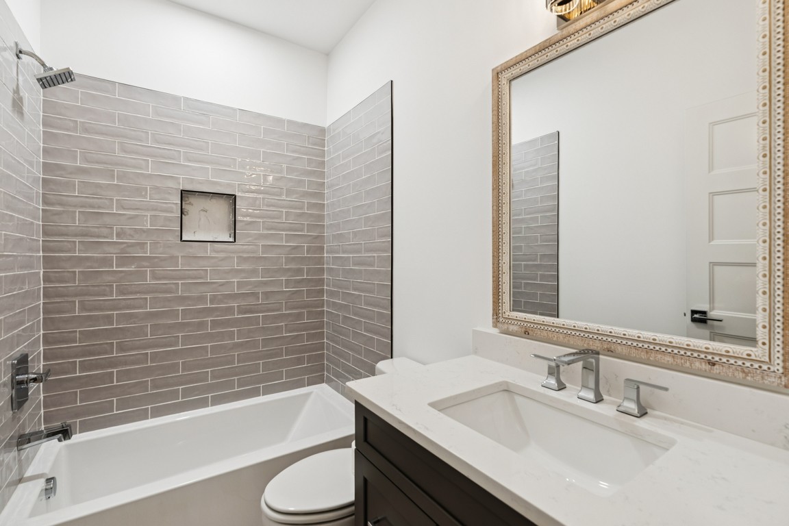 6461 Highway 48 North Cumberland Furnace, TN 37051 - Photo 19 of 25 a bathroom with a sink and a bathtub