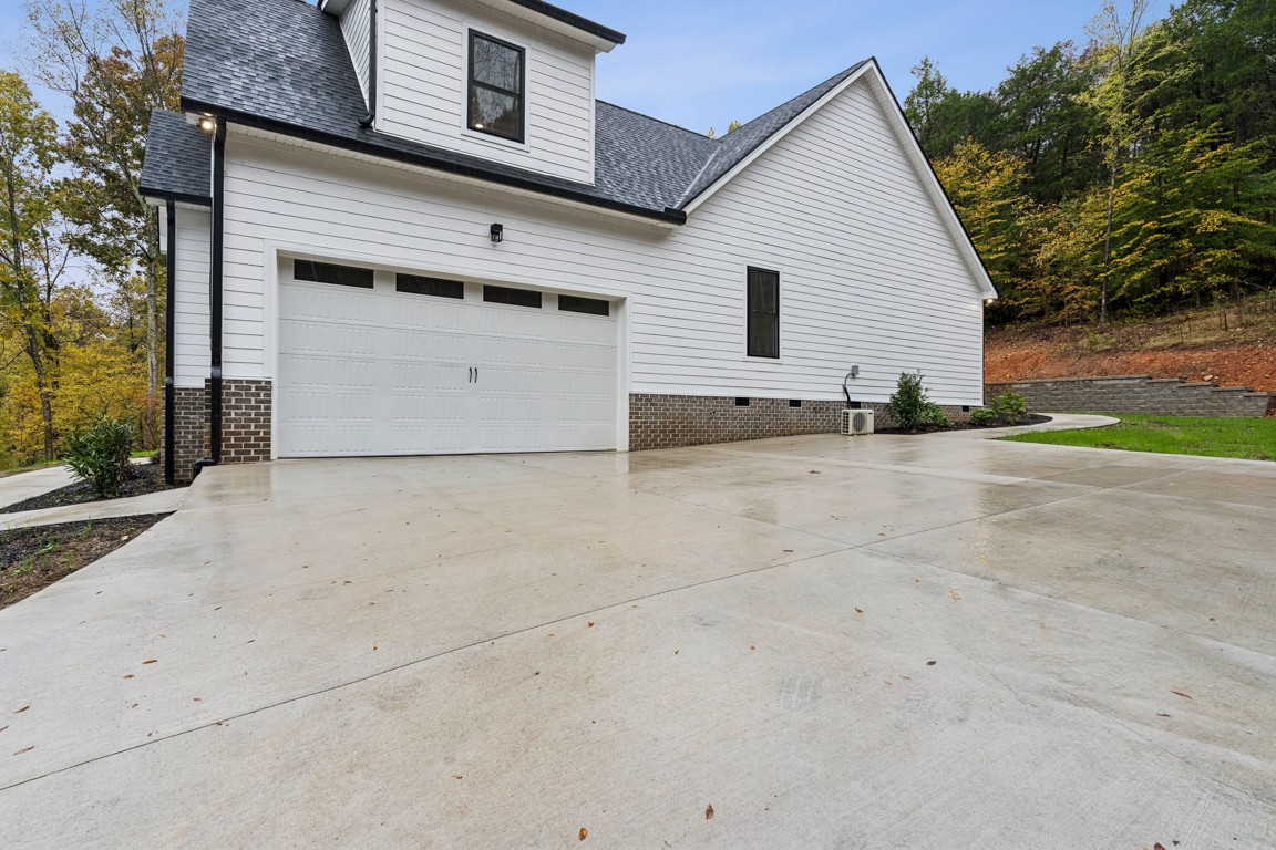 6461 Highway 48 North Cumberland Furnace, TN 37051 - Photo 2 of 25 a view of a white house