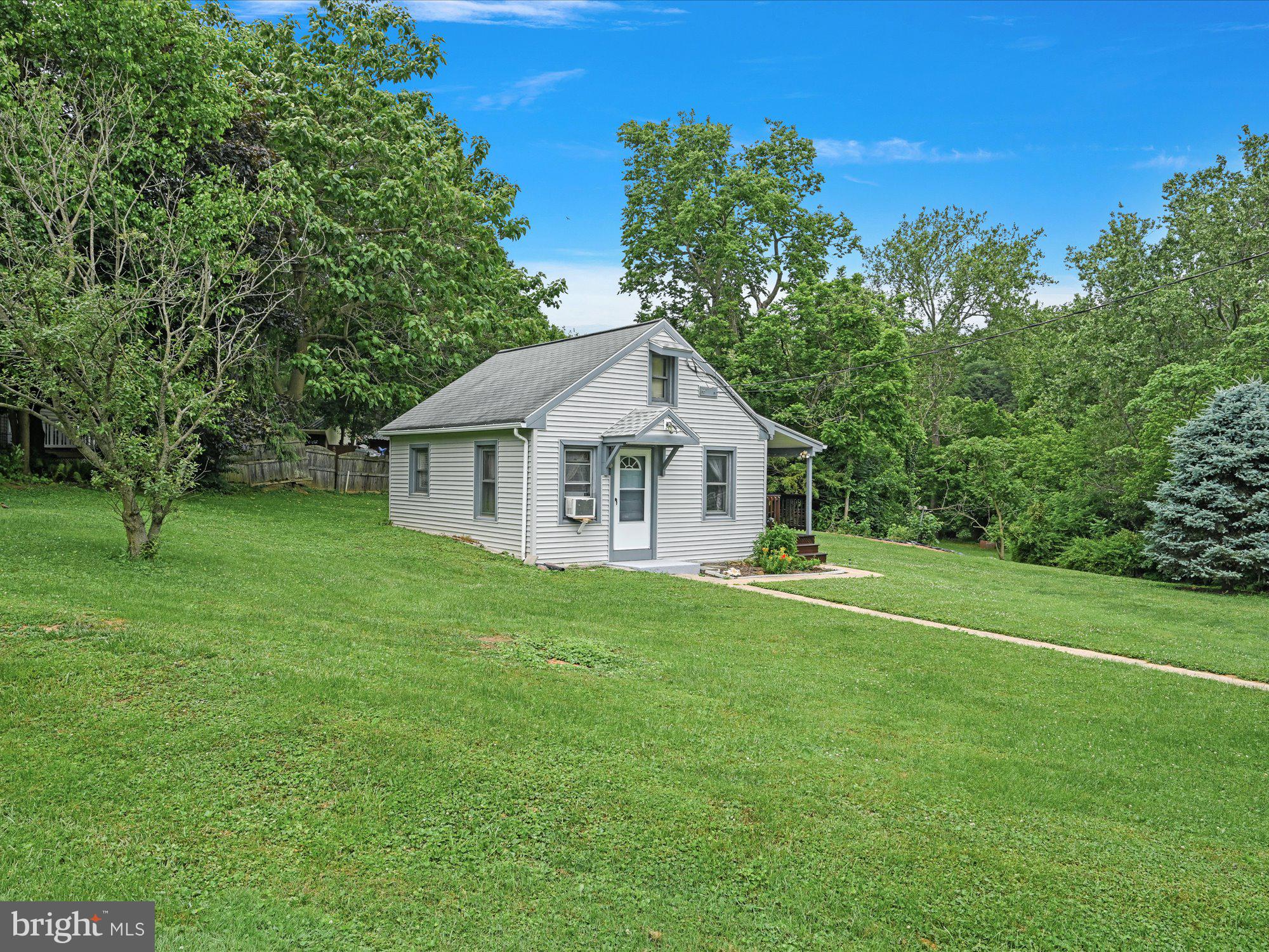 2080 Hollinger Road Lancaster, PA 17602 - Photo 1 of 25 front