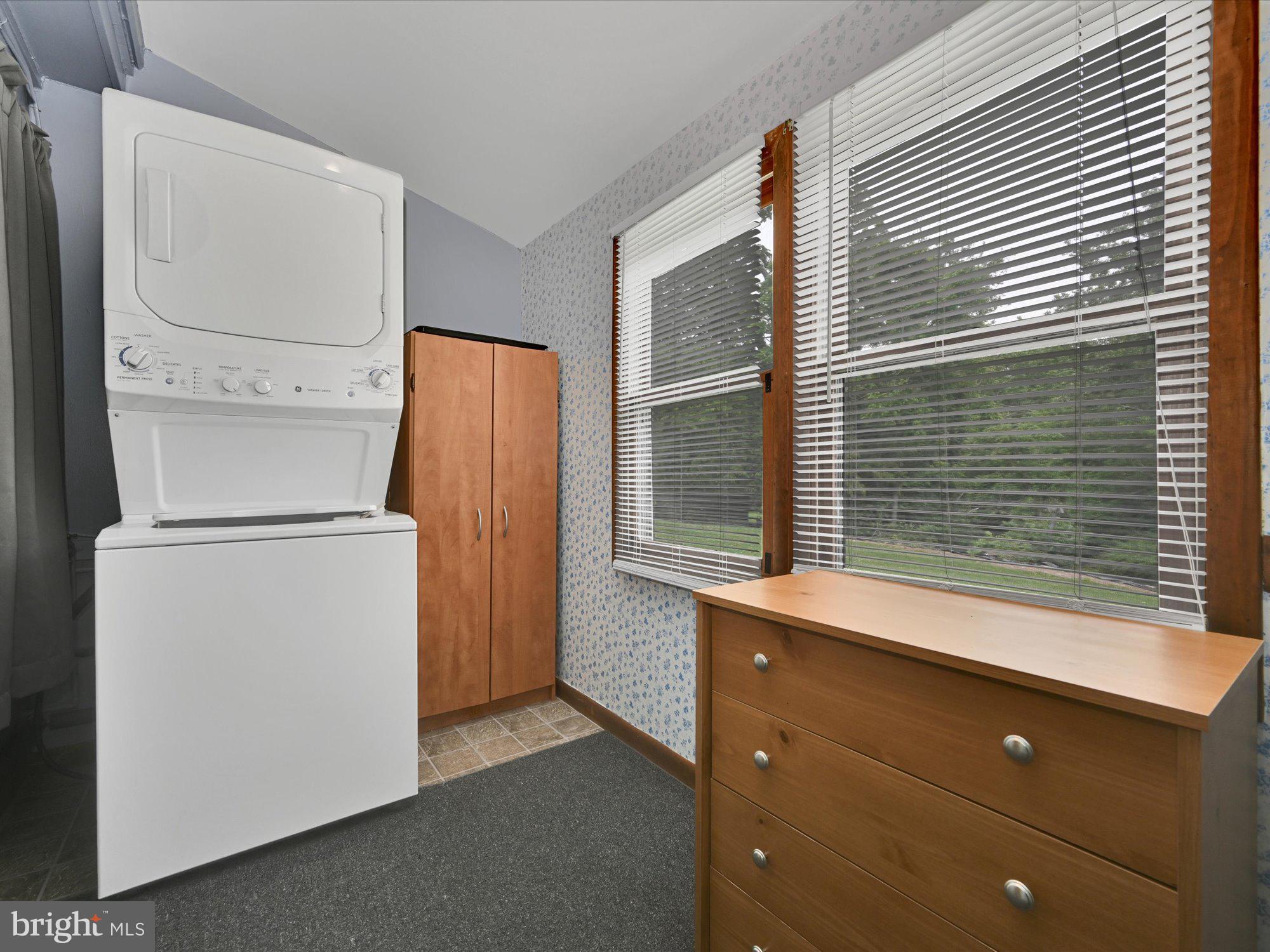 2080 Hollinger Road Lancaster, PA 17602 - Photo 16 of 25 laundry/mudroom