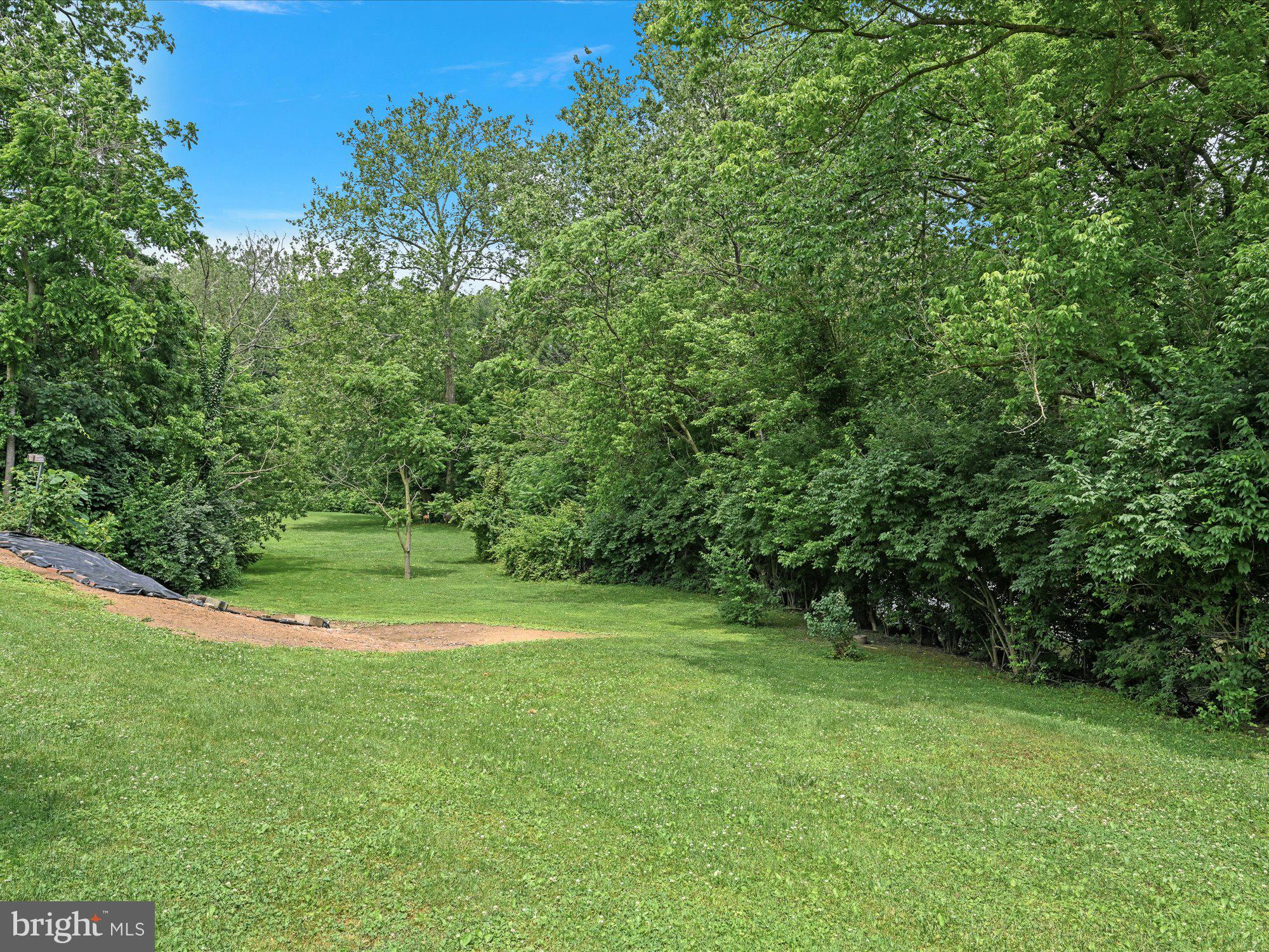 2080 Hollinger Road Lancaster, PA 17602 - Photo 18 of 25 yard