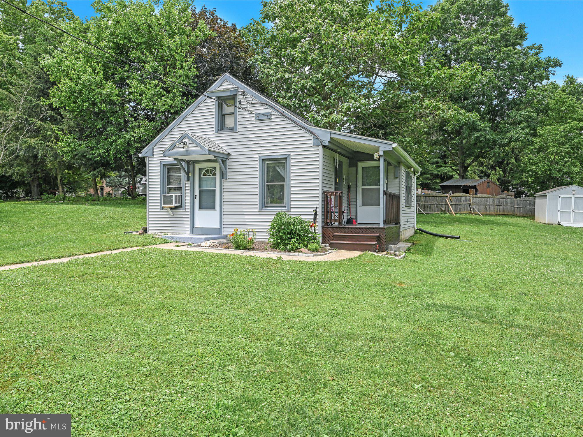 2080 Hollinger Road Lancaster, PA 17602 - Photo 3 of 25 front