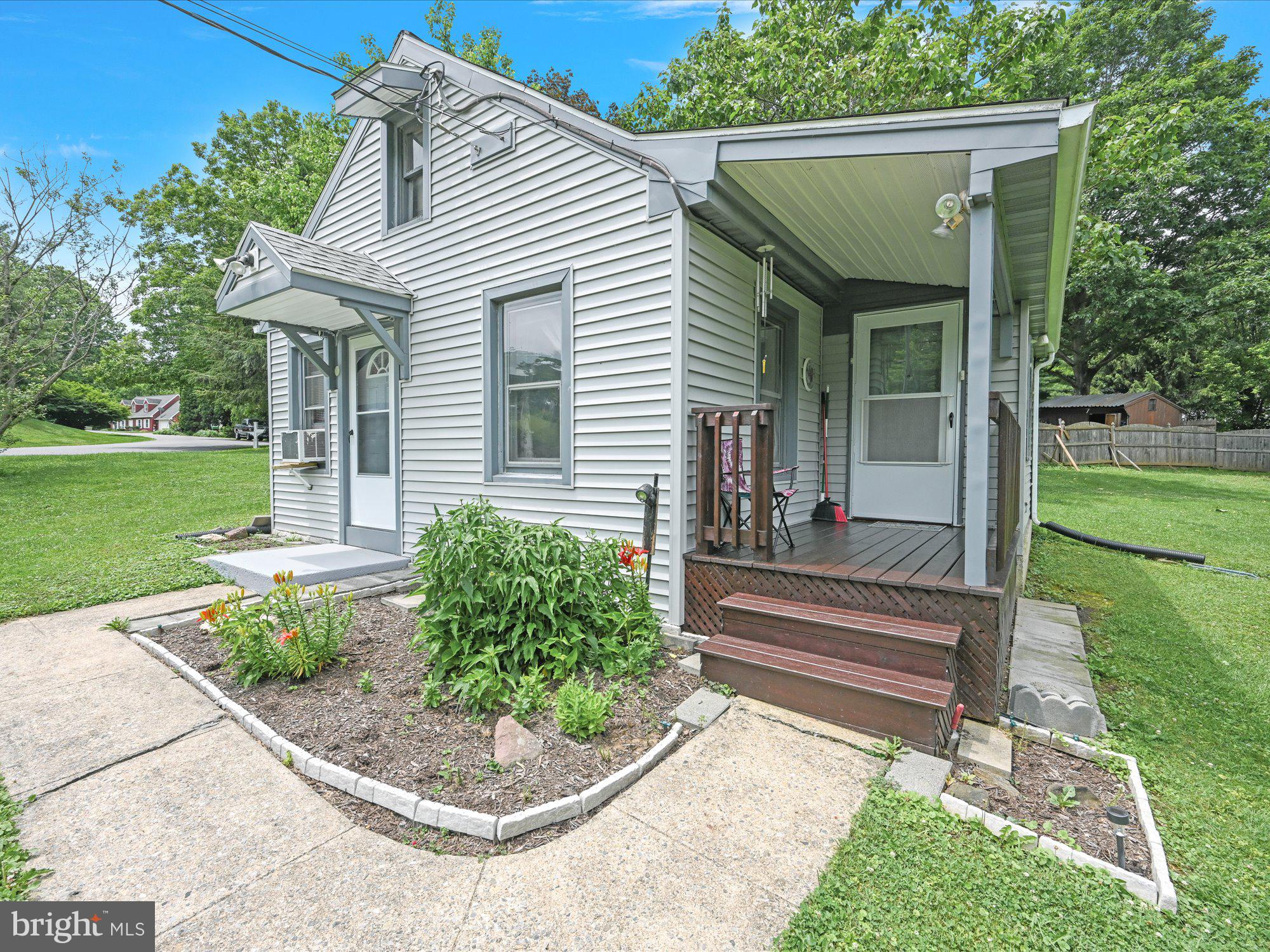 2080 Hollinger Road Lancaster, PA 17602 - Photo 4 of 25 front
