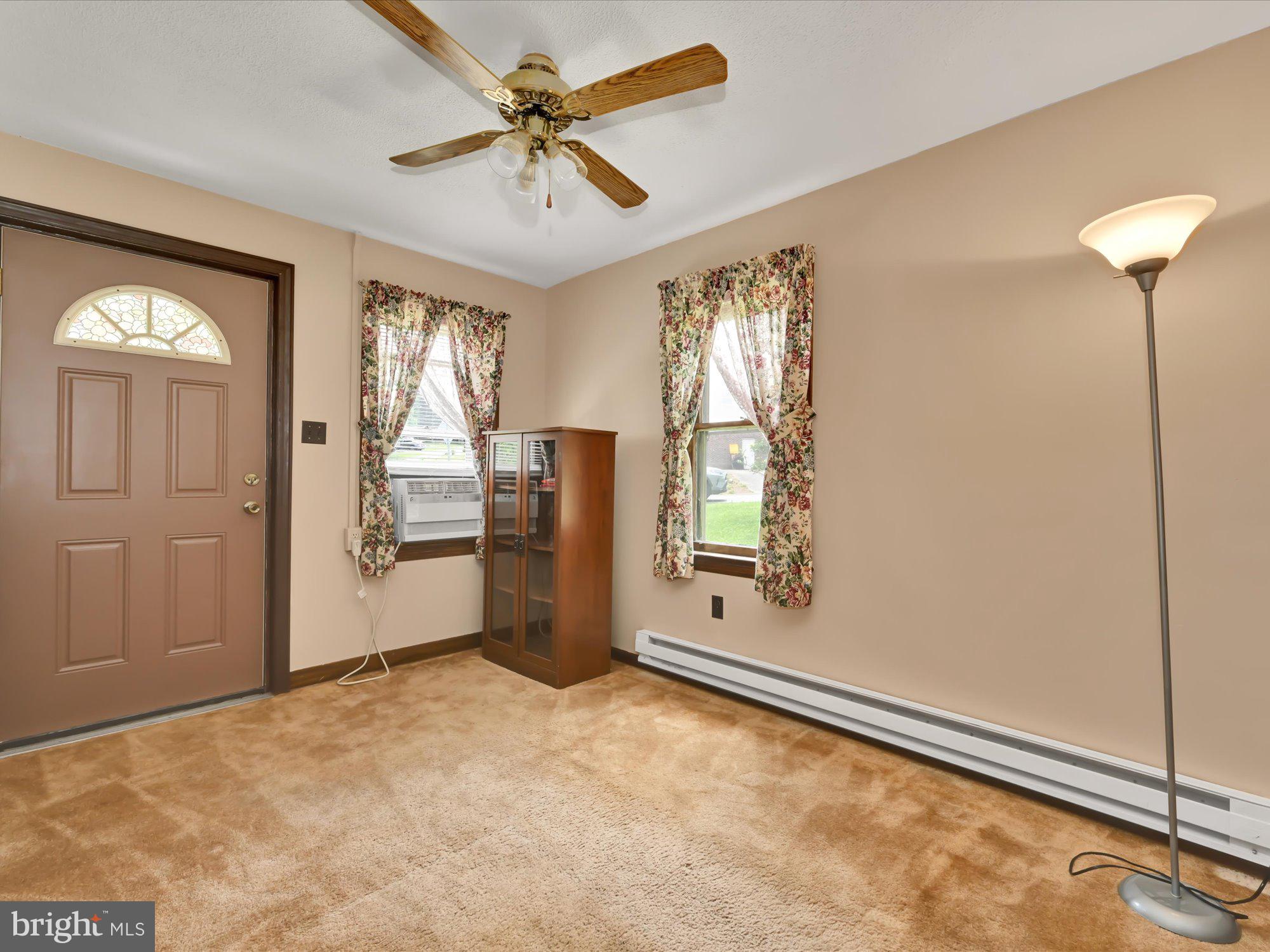 2080 Hollinger Road Lancaster, PA 17602 - Photo 5 of 25 living room