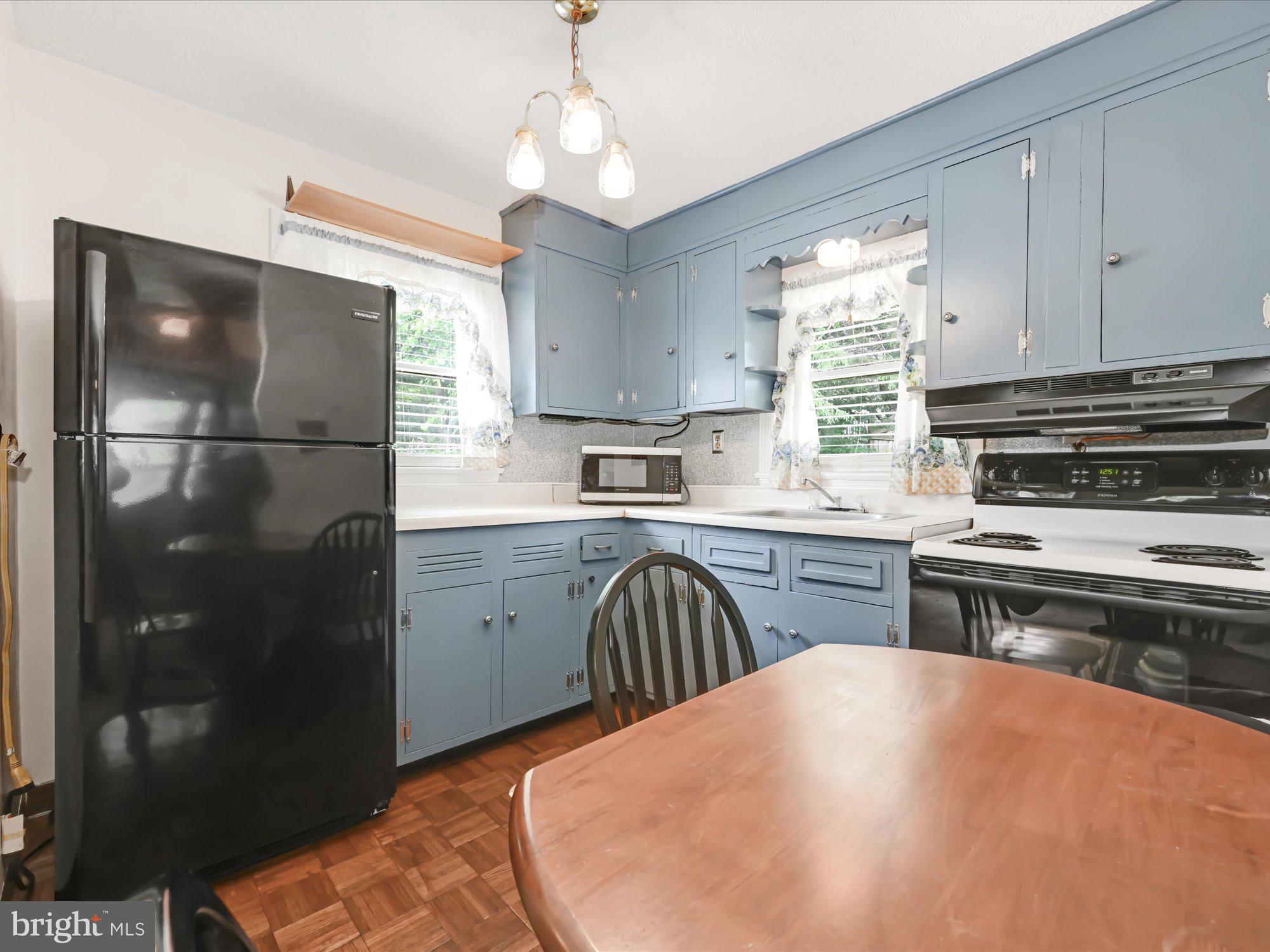 2080 Hollinger Road Lancaster, PA 17602 - Photo 8 of 25 kitchen