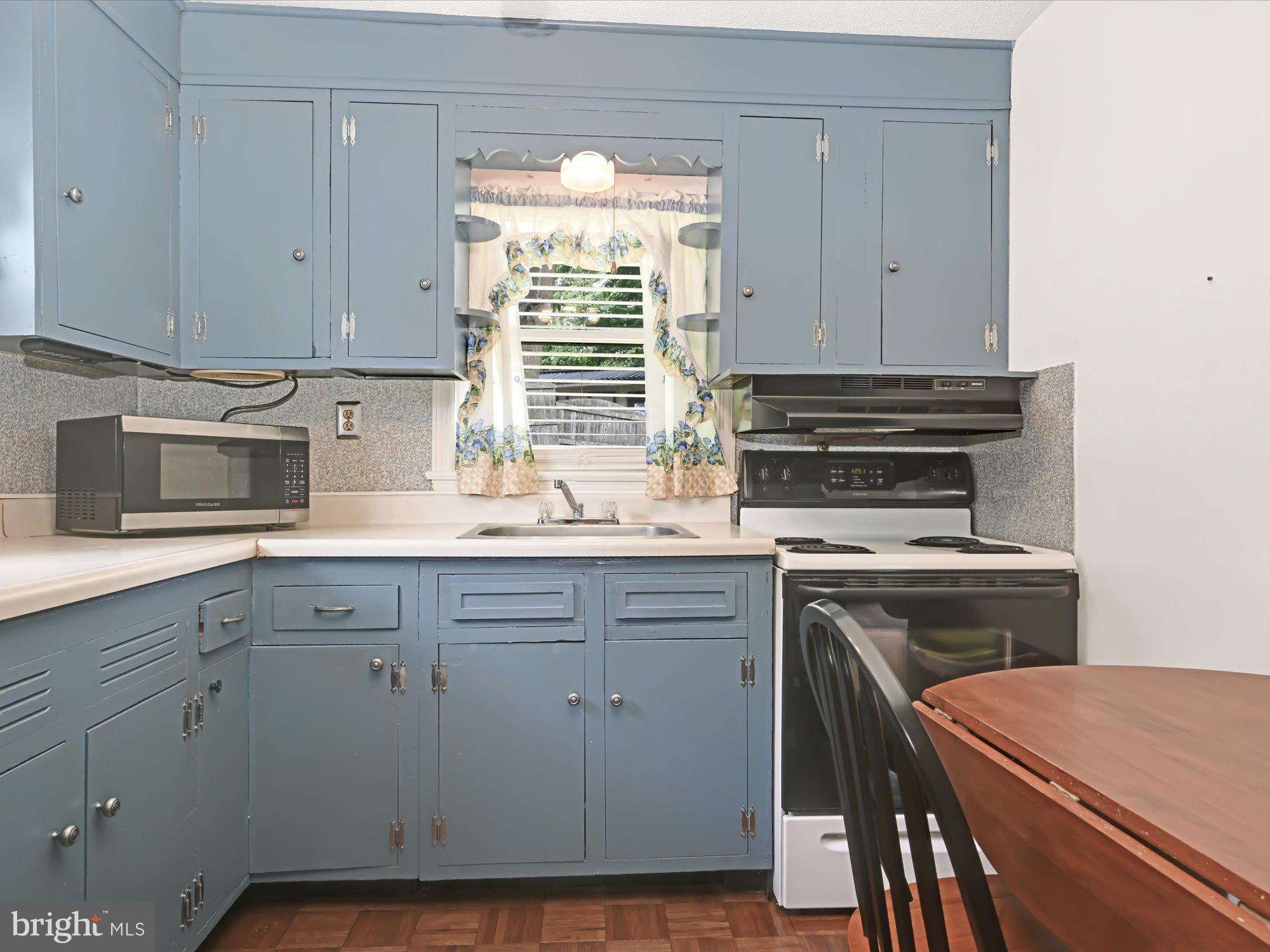 2080 Hollinger Road Lancaster, PA 17602 - Photo 9 of 25 kitchen