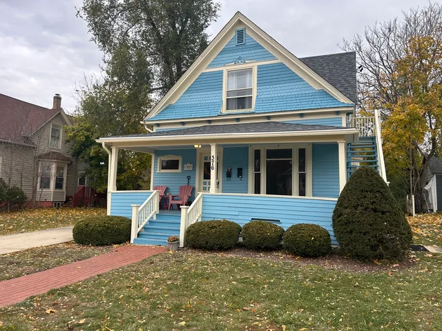$295,000 | 376 Jefferson Avenue, Elgin, IL 60120