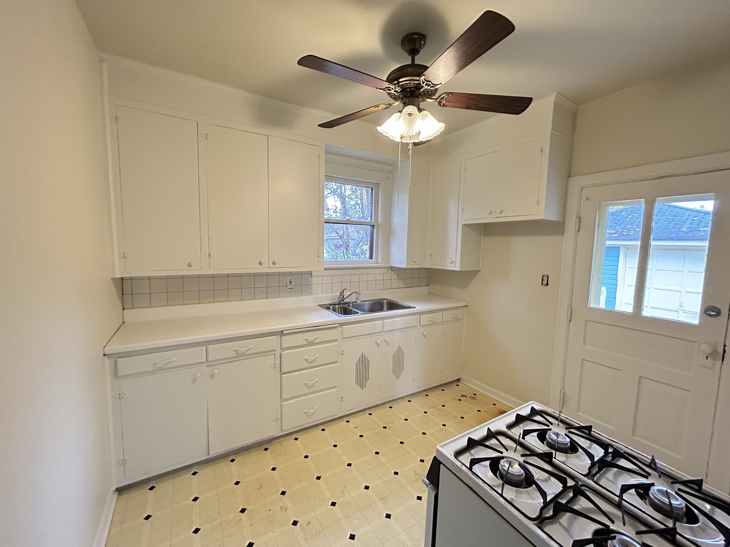 376 Jefferson Avenue Elgin, IL 60120 - Photo 14 of 21 a kitchen with a sink stove and cabinets