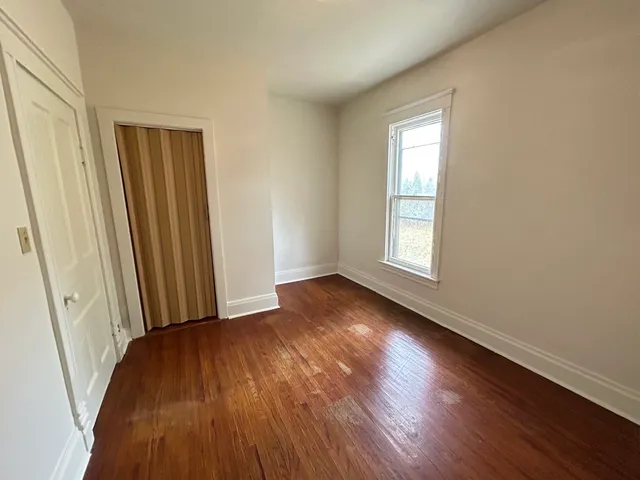 $295,000 | 376 Jefferson Avenue, Elgin, IL 60120