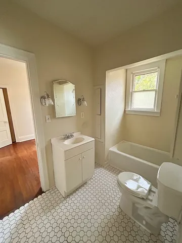 $295,000 | 376 Jefferson Avenue, Elgin, IL 60120