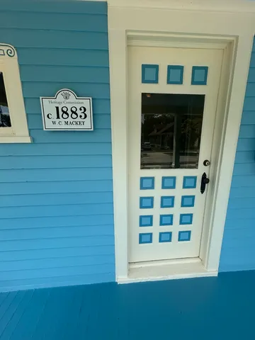 $295,000 | 376 Jefferson Avenue, Elgin, IL 60120