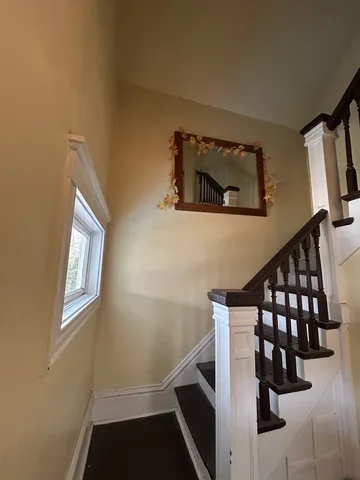 $295,000 | 376 Jefferson Avenue, Elgin, IL 60120