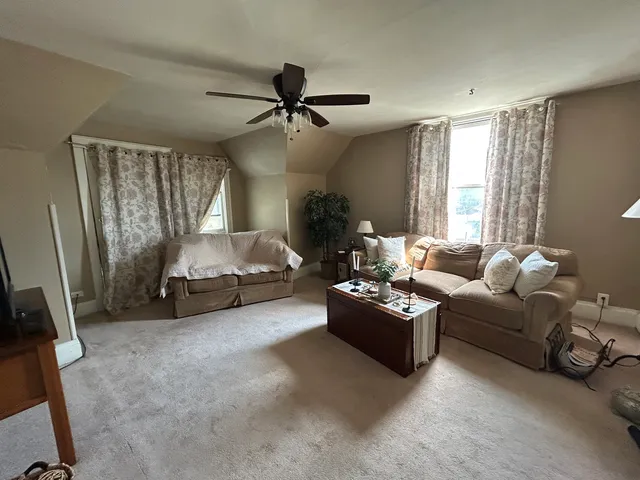 $295,000 | 376 Jefferson Avenue, Elgin, IL 60120