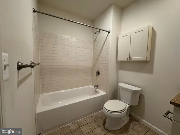 $2,075 | 2040 Market Street, Unit 916, Philadelphia, PA 19103