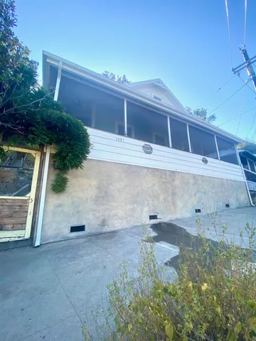 a view of a house with a backyard