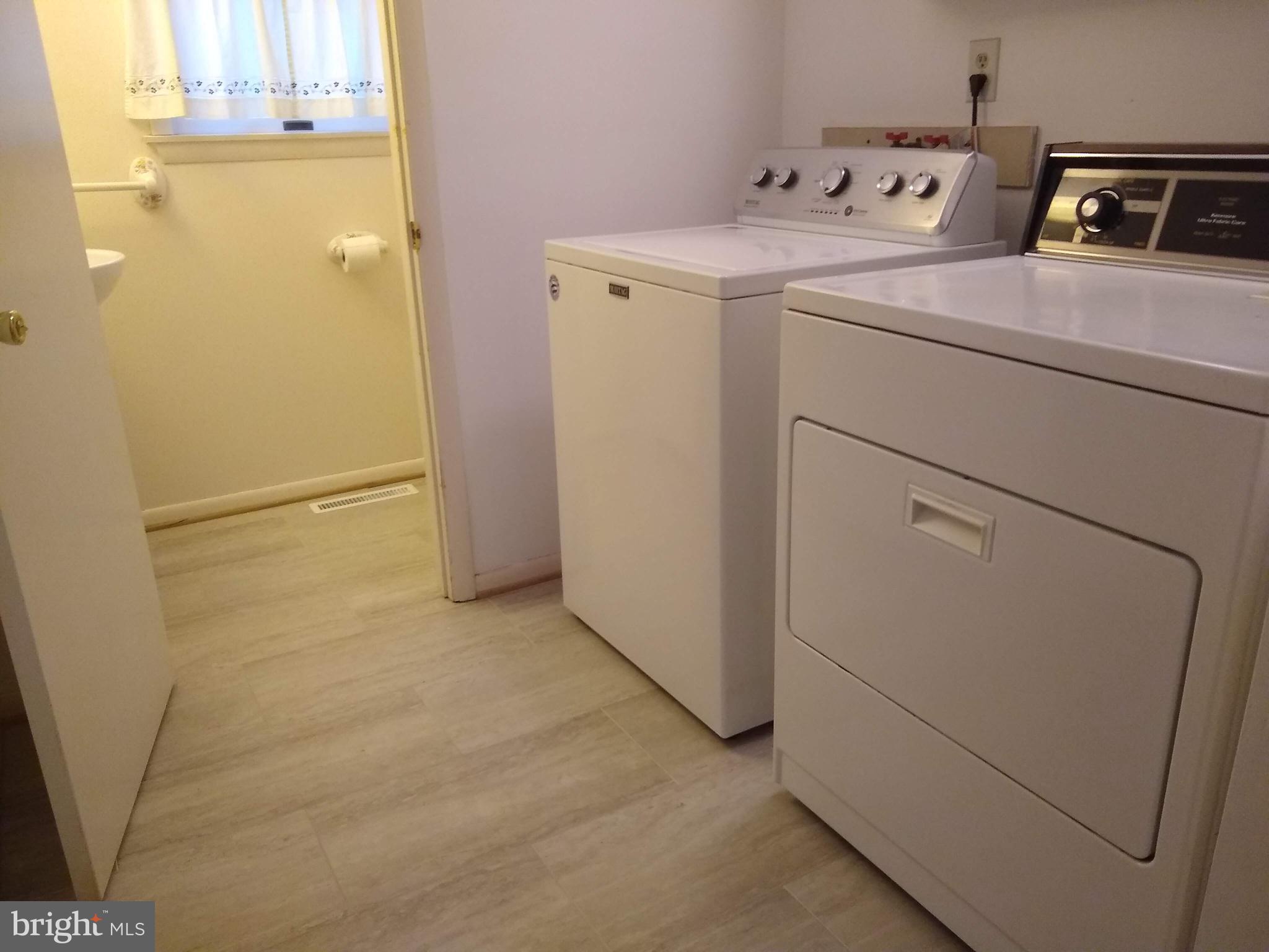 803 Maplehurst Lane Monkton, MD 21111 - Photo 22 of 24 washer/dryer off kitchen