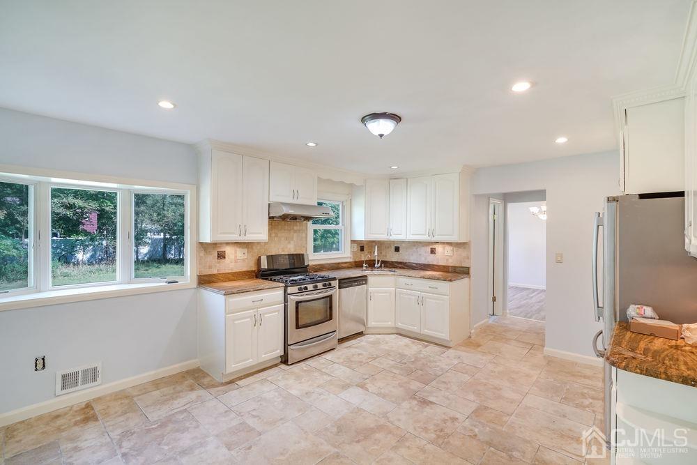 33 Woodmere Road North Brunswick, NJ 08902 - Photo 15 of 42 Gallery Image 15