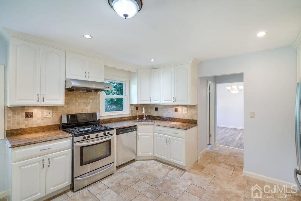 33 Woodmere Road North Brunswick, NJ 08902 - Photo 16 of 42 Gallery Image 16
