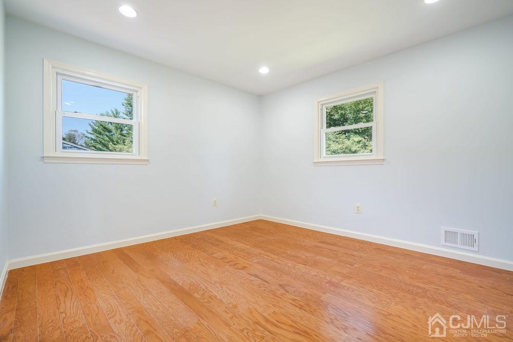 33 Woodmere Road North Brunswick, NJ 08902 - Photo 23 of 42 Gallery Image 23