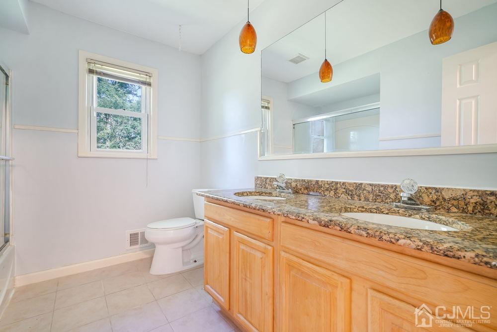 33 Woodmere Road North Brunswick, NJ 08902 - Photo 27 of 42 Gallery Image 27
