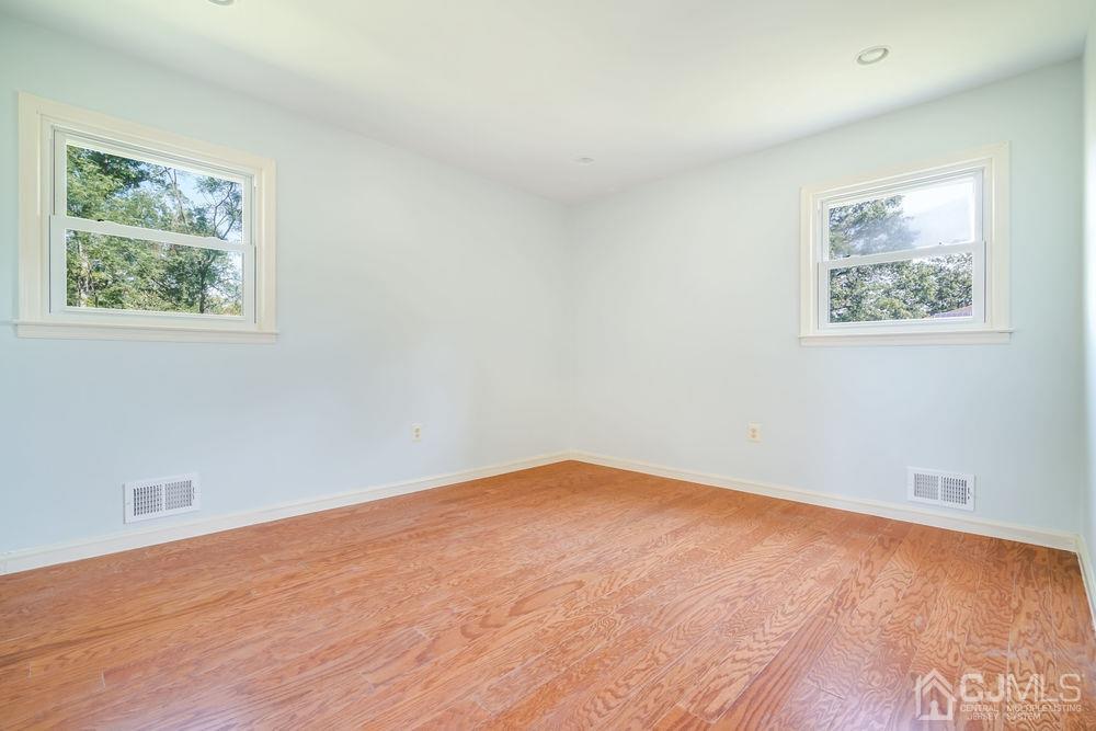 33 Woodmere Road North Brunswick, NJ 08902 - Photo 28 of 42 Gallery Image 28