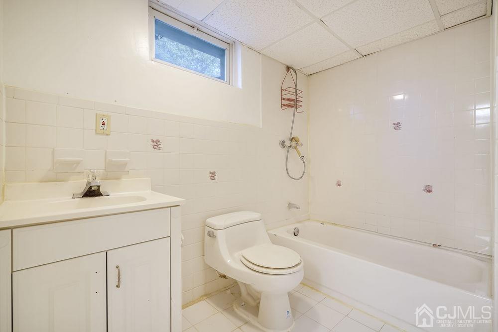 33 Woodmere Road North Brunswick, NJ 08902 - Photo 36 of 42 Gallery Image 36
