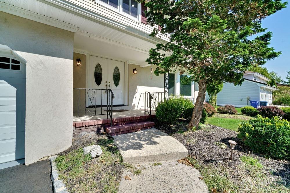 33 Woodmere Road North Brunswick, NJ 08902 - Photo 5 of 42 Gallery Image 5
