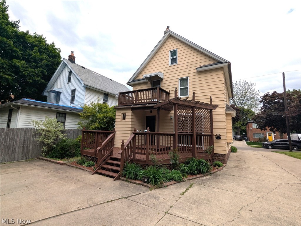 876 Avon Street Akron, OH 44310 - Photo 4 of 33