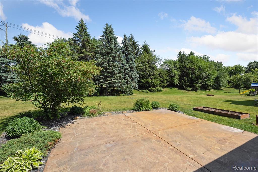 1430 Lee Wood Ridge Road Walled Lake, MI 48390 - Photo 51 of 58 Gallery Image 51